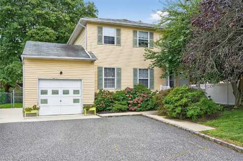 10 Park Manor Court, Glen Cove, NY 11542