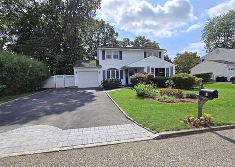 8 Corvette Road, Selden, NY 11784