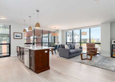 387 Commercial Street, Portland, ME 04101