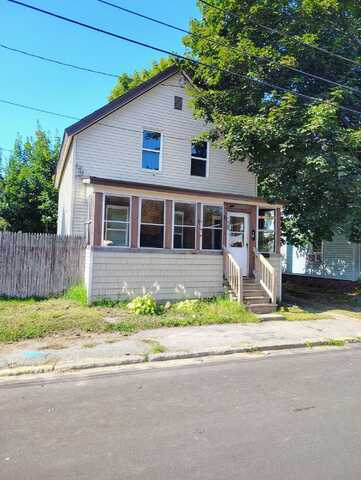 10 Rangeley Place, Rumford, ME 04276