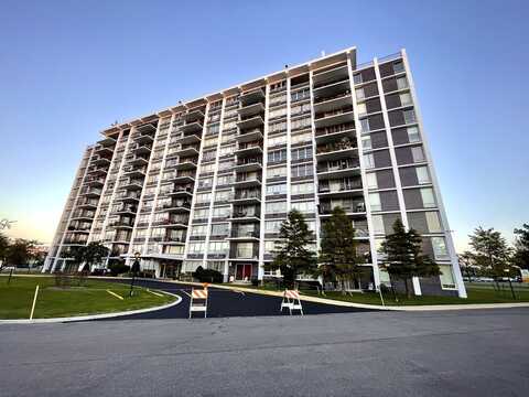 8815 W Golf Road, Niles, IL 60714