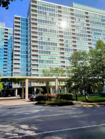 9655 Woods Drive, Skokie, IL 60077