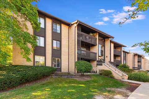 6165 Knoll Wood Court, Willowbrook, IL 60527