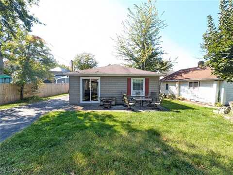 2917 Linna Drive, Saybrook, OH 44004