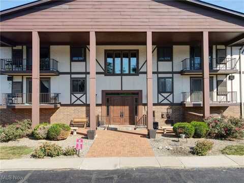 4849 Grace Road unit: 121, North Olmsted, OH 44070