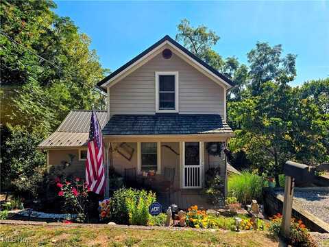 298 Center Street, Coshocton, OH 43812