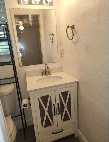 4826 S US HWY 441 APT #109, Lake City, FL 32025