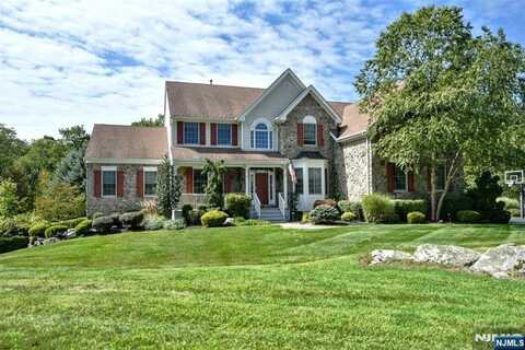 14 San Filippo Way, Kinnelon, NJ 07405
