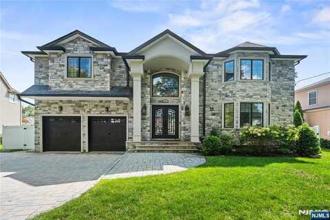250 Hoppers Lane, Paramus, NJ 07652