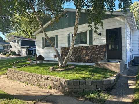 3229 Larimer Avenue, Sioux City, IA 51106