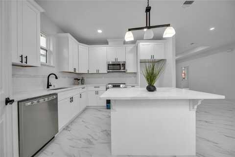 715 N Hamlett Street, Athens, TX 75751