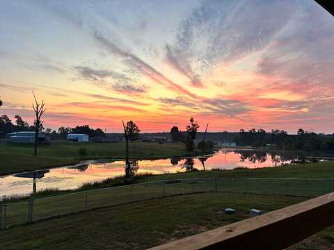 132 Gumbo Ln, Many, LA 71449