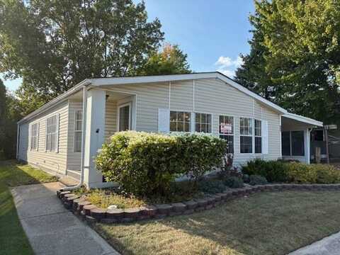 584 Kinglet St, Rochester Hills, MI 48309