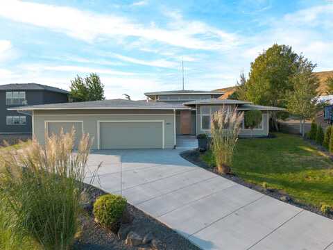 4821 Starburst Court, West Richland, WA 99353