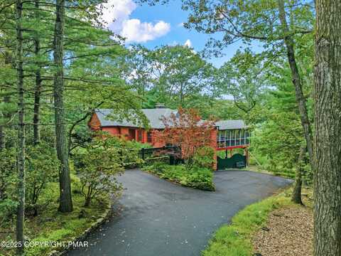 122 Treetop Trail, Buck Hill Falls, PA 18323