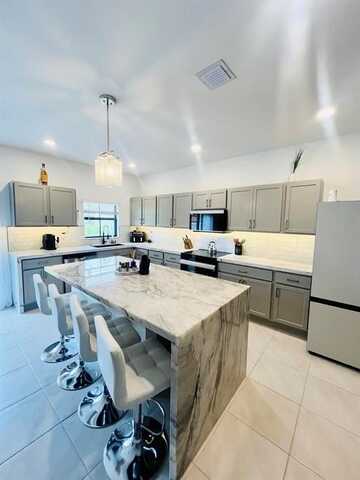 884 NW 3rd Ter, Pompano Beach, FL 33060