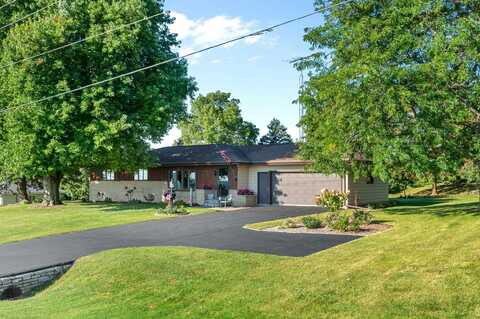 N8118 EVERGREEN Road, MOUNT CALVARY, WI 53057