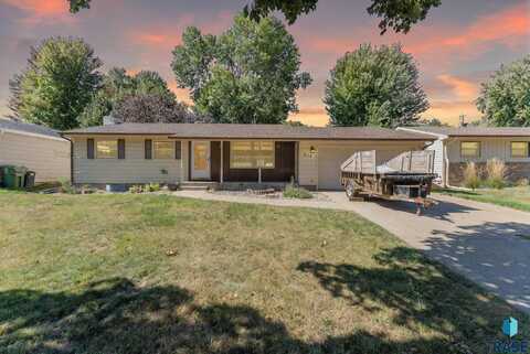 933 S Grandview Ave, Sioux Falls, SD 57103