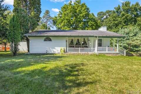 12982 Sutherland Road, Brighton, MI 48116