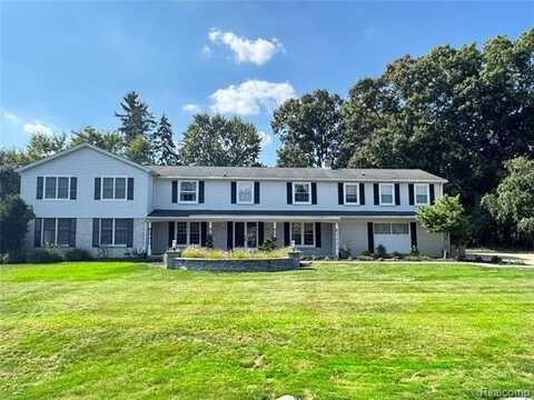 5100 Kings Gate Way, Bloomfield Hills, MI 48302