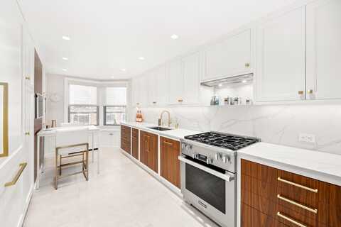 114 East 72nd Street, New York, NY 10021