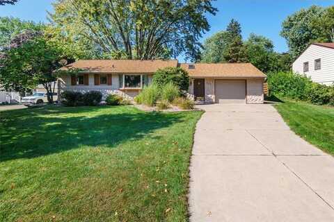660 Greene Avenue N, Oakdale, MN 55128