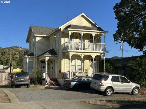 1537 SE PINE ST, Roseburg, OR 97470