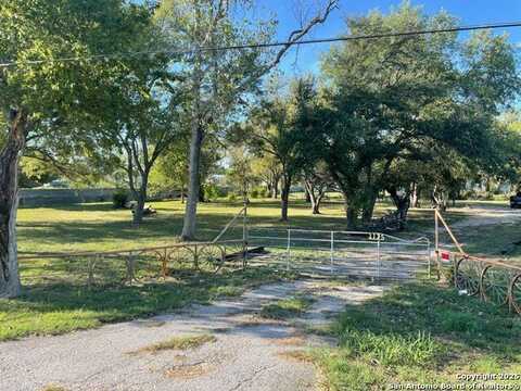 1125 San Marcos Highway, Luling, TX 78648