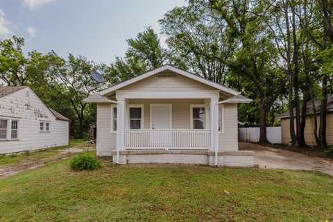 940 N Holyoke Ave, Wichita, KS 67208