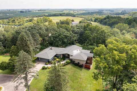 1 Sandy Oak Drive, Viroqua, WI 54665