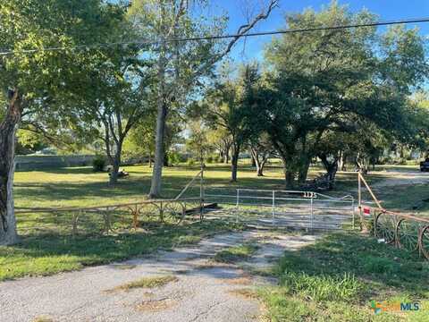1125 San Marcos Highway, Luling, TX 78648