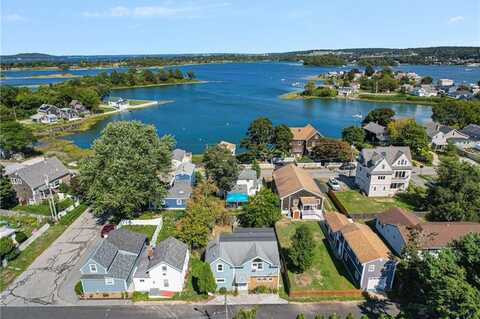 13 Oak Street, Portsmouth, RI 02871