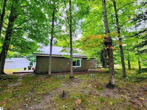 8610 Grassmere Court, Mancelona, MI 49659
