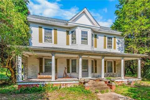 420 Carolina Avenue, Yadkinville, NC 27055