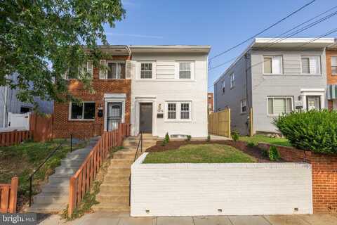 4246 SOUTHERN AVENUE SE, WASHINGTON, DC 20019