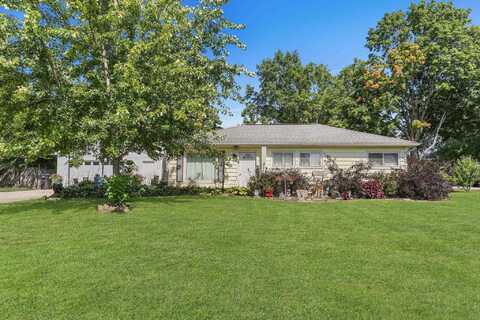 1728 Maplewood Drive, Cedar Falls, IA 50613