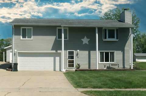 2729 Hiawatha Road, Cedar Falls, IA 50613