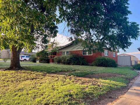914 Hillcrest Drive, Childress, TX 79201