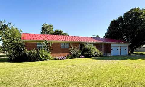620 S 4th St. Street, Stratford, TX 79084