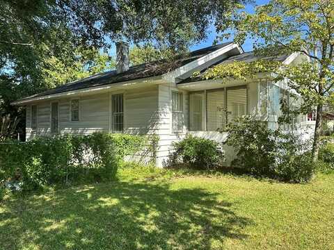 302 W Liberty Street, Claxton, GA 30417