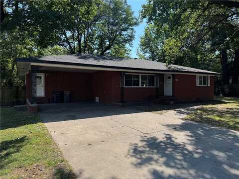 713 Maple DR, Springdale, AR 72764