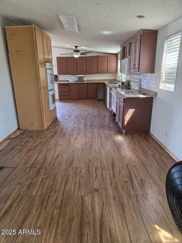 1060 S WESTERN Avenue, Superior, AZ 85173
