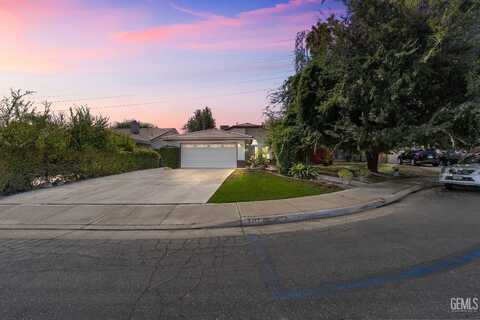 7417 Maleta Court, Bakersfield, CA 93308