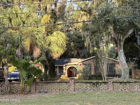 1006 Battery Creek Road, Beaufort, SC 29902