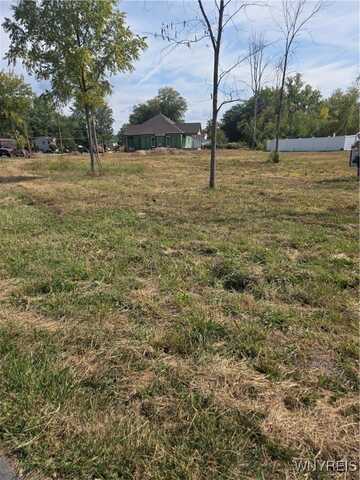 Eddy Drive W, Lewiston, NY 14092