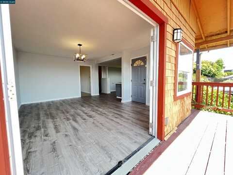 7618 Sunkist Dr, Oakland, CA 94605