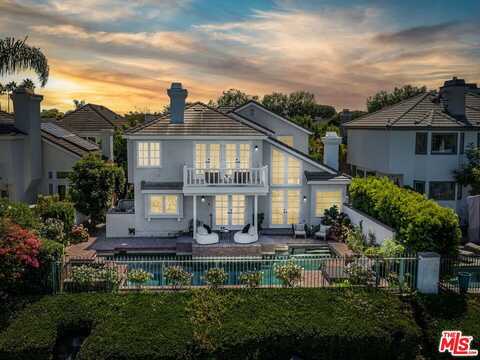 19382 Woodlands Dr, Huntington Beach, CA 92648