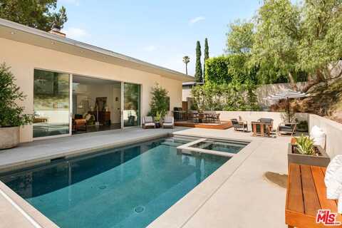 8137 Amor Rd, Los Angeles, CA 90046