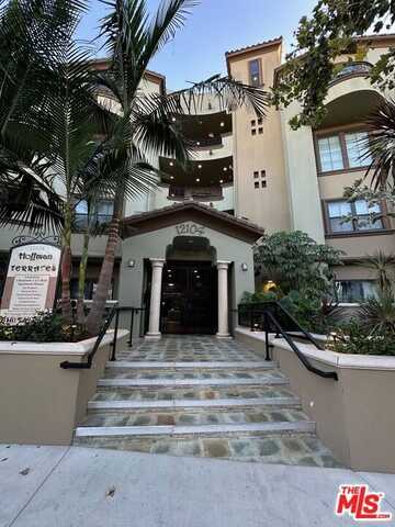 12104 Hoffman St, Studio City, CA 91604