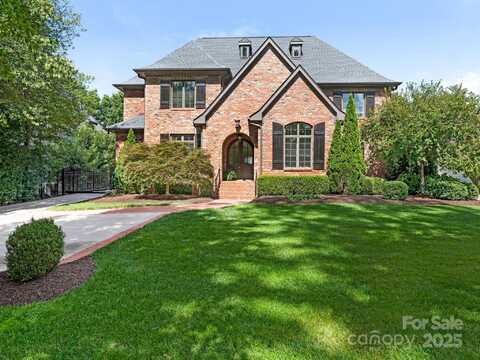2101 Radcliffe Avenue, Charlotte, NC 28207